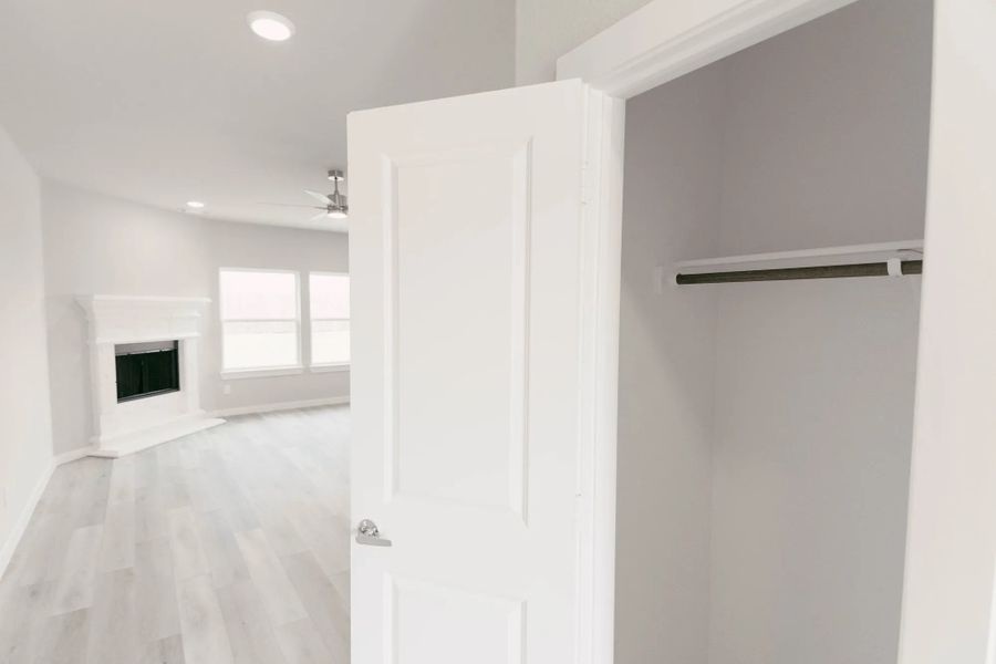 Representative furnished interior of a home built from the Hudson by Stonehollow Homes in Heritage Grove, Blue Ridge (Image 10).