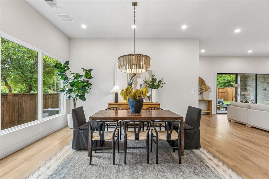 Furnished interior view inside a new home in , Richardson (Image 35).