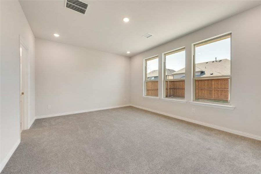 Spacious, unfurnished interior of a new home in Spiritas Ranch, Little Elm (Image 19).