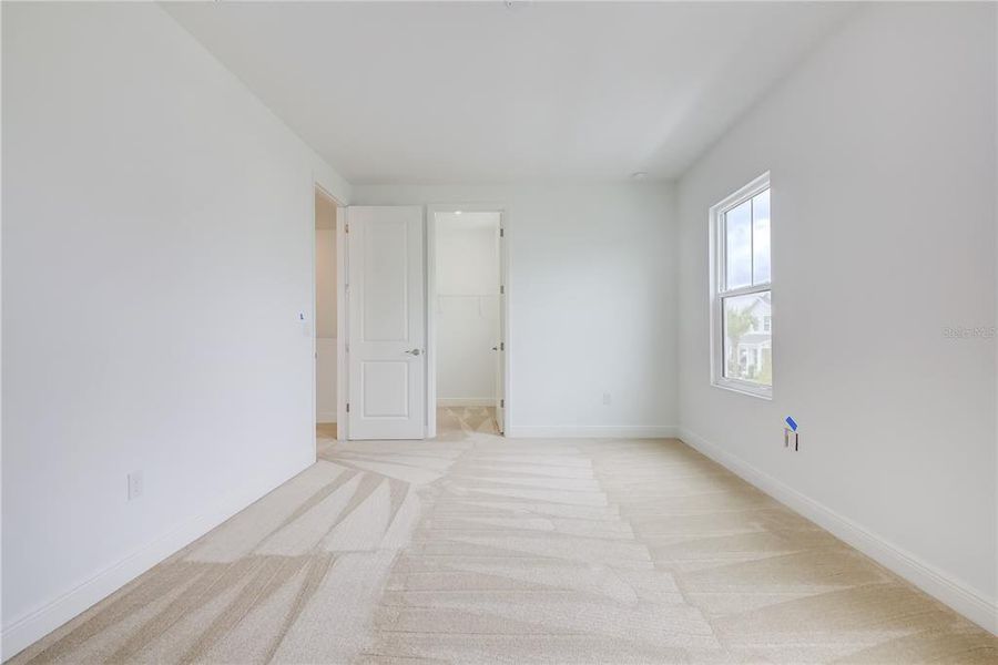 Spacious, unfurnished interior of a new home in Bungalow Walk at Lakewood Ranch, Sarasota (Image 40).