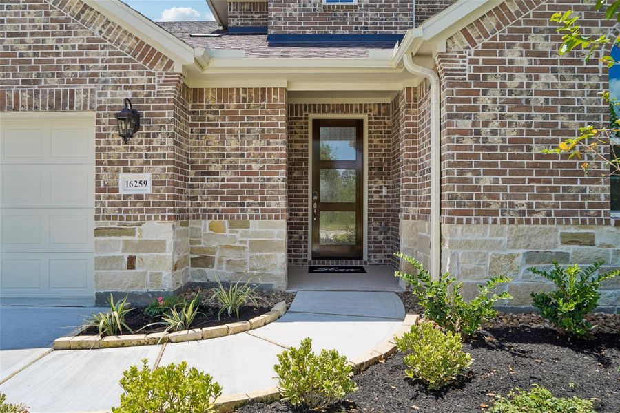 Exterior details and patio area of a home in Evergreen 55', Conroe (Image 3). Exterior details and patio area of a home in Evergreen 55', Conroe (Image 3).