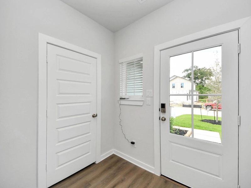 Spacious, unfurnished interior of a new home in Caney Creek Place, Conroe (Image 20).