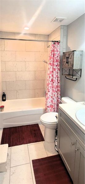 Furnished interior view inside a new home in , Trenton (Image 12).