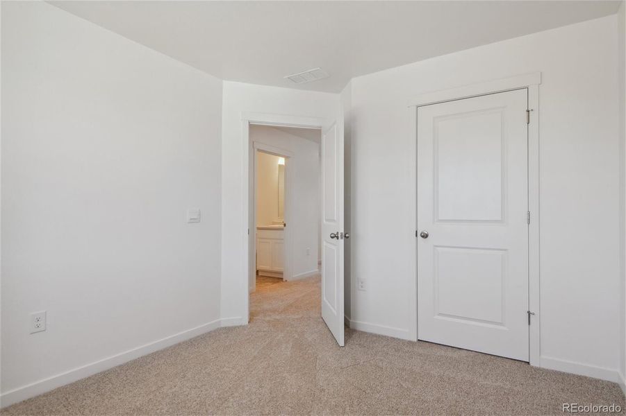 Spacious, unfurnished interior of a new home in Horizon Uptown, Aurora (Image 17).