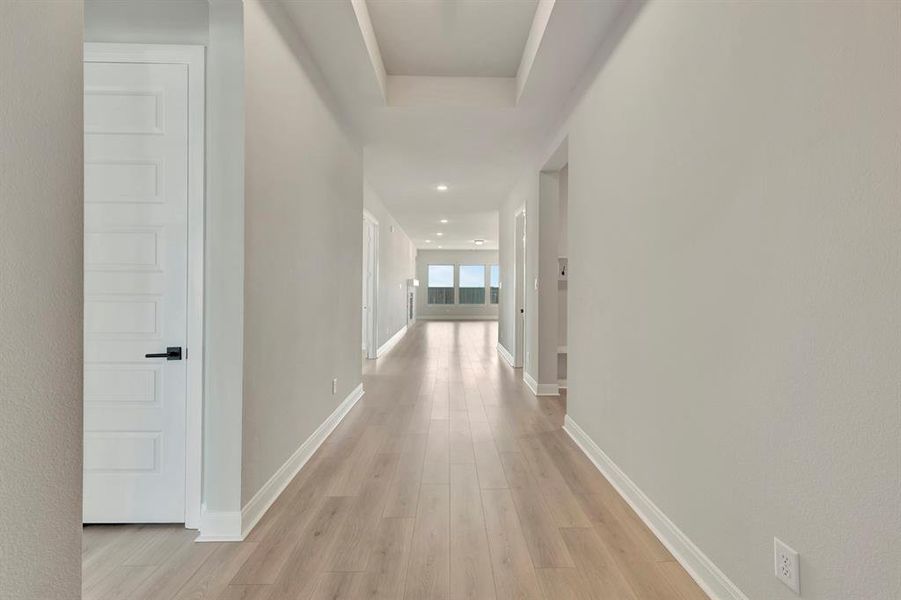 Spacious, unfurnished interior of a new home in Myrtle Creek, Waxahachie (Image 11).