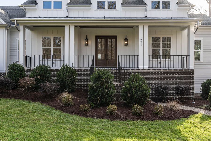 Representative exterior details of a home built from the Oakmont American Farmhouse by Homes by Dickerson in Cattail, Clayton (Image 3).