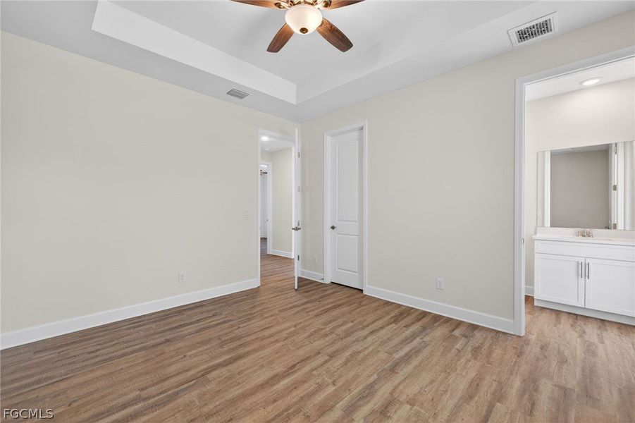 Spacious, unfurnished interior of a new home in Cape Coral, Cape Coral (Image 21).