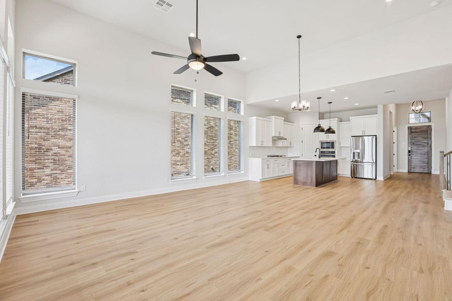 Spacious, unfurnished interior of a new home in 6 Creeks, Kyle (Image 20).