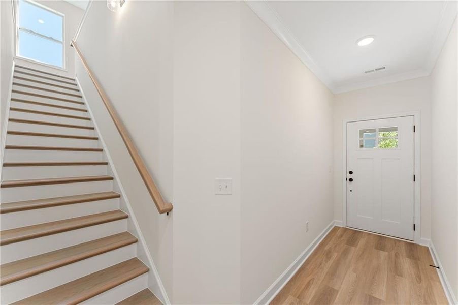 Spacious, unfurnished interior of a new home in Cherokee Township, Acworth (Image 6).