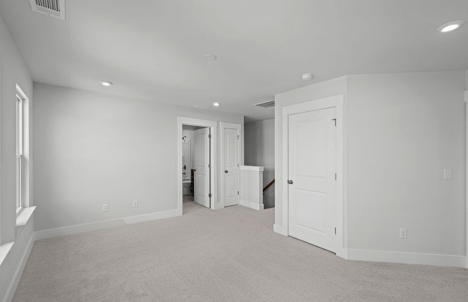 Spacious, unfurnished interior of a new home in Creekside at Skelton, Hoschton (Image 49).