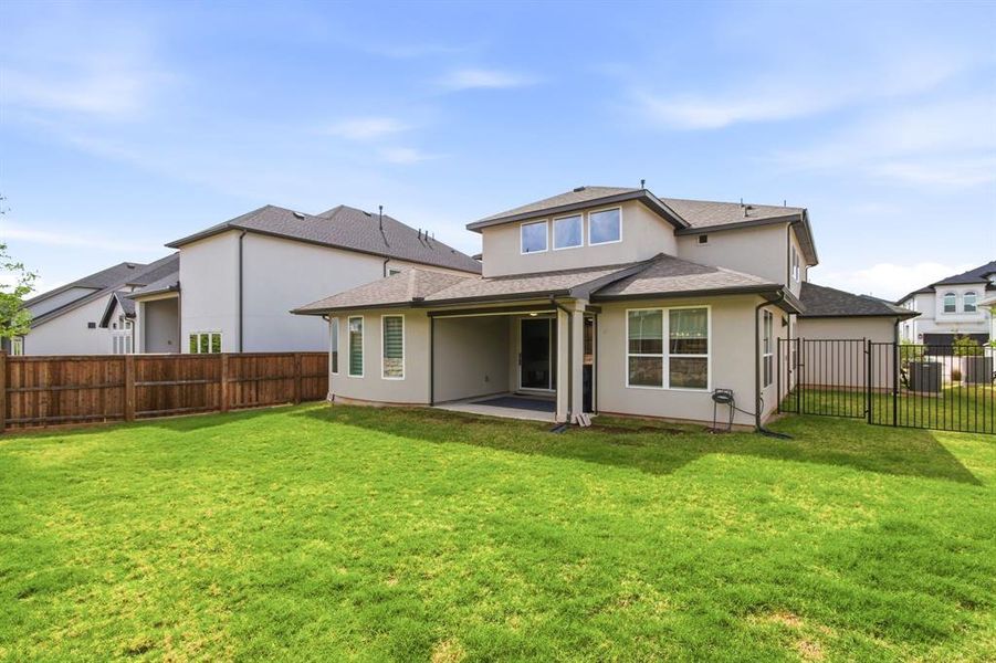 Exterior details and patio area of a home in , Copper Canyon (Image 3).