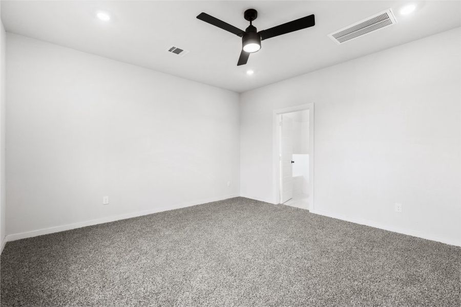 Spacious, unfurnished interior of a new home in Glendale Lakes, Rosharon (Image 25). Spacious, unfurnished interior of a new home in Glendale Lakes, Rosharon (Image 25).