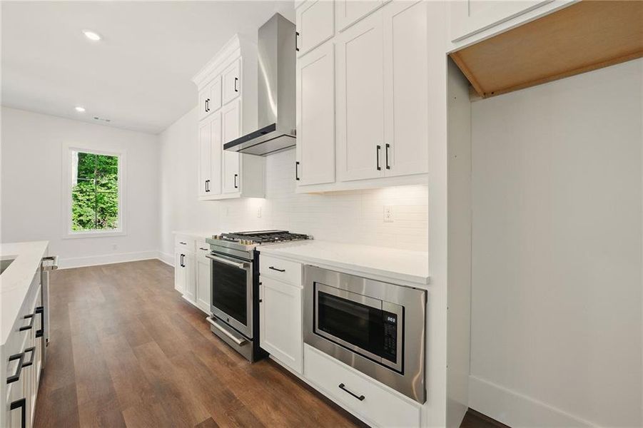 Furnished interior view inside a new home in , Atlanta (Image 7).