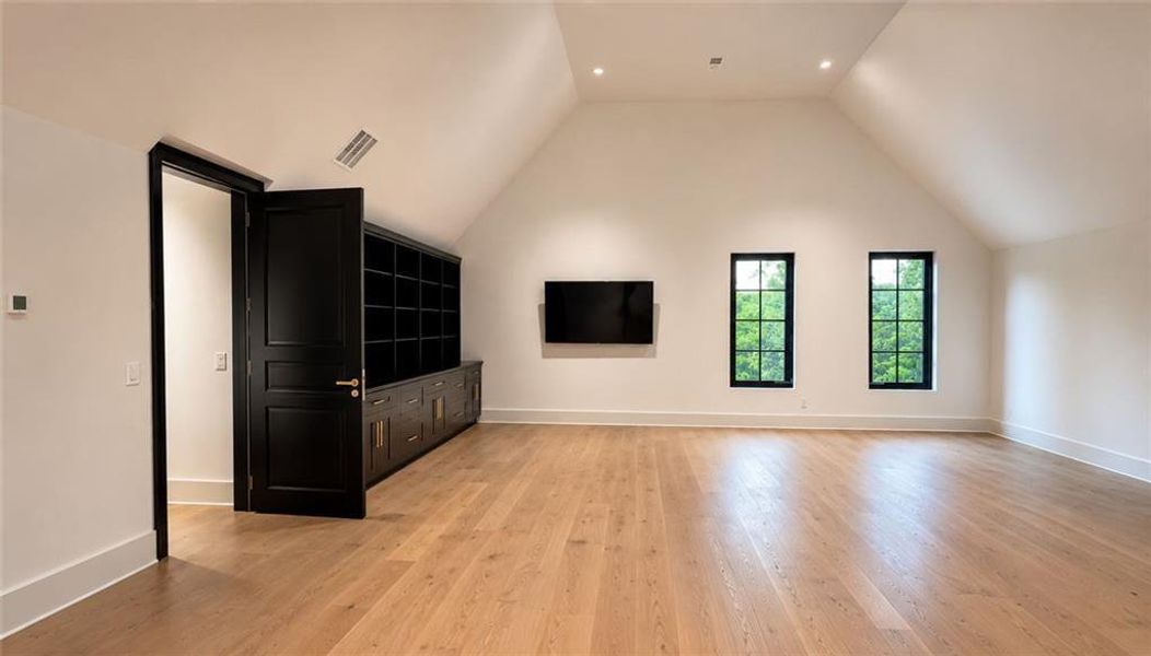 Spacious, unfurnished interior of a new home in , Alpharetta (Image 57).