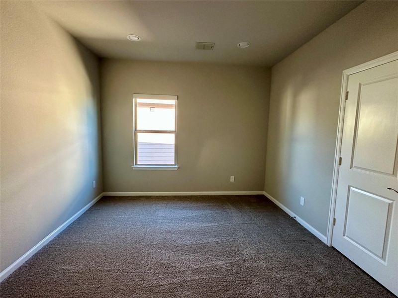 Spacious, unfurnished interior of a new home in Sienna, Missouri City (Image 31).