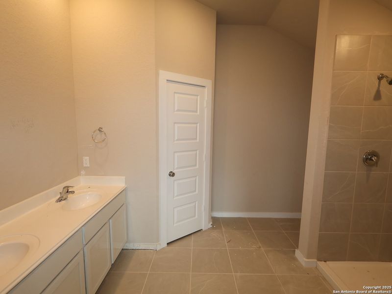 Furnished interior view inside a new home in Greenspoint Heights, Seguin (Image 5). Furnished interior view inside a new home in Greenspoint Heights, Seguin (Image 5).