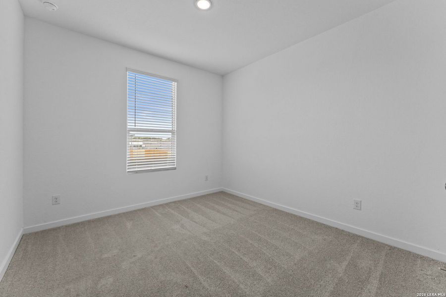 Spacious, unfurnished interior of a new home in Sky Ranch, New Braunfels (Image 24).
