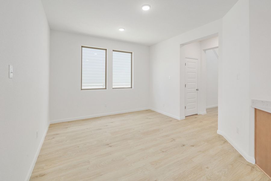 Spacious, unfurnished interior of a new home in Trinity Ranch, Elgin (Image 20).