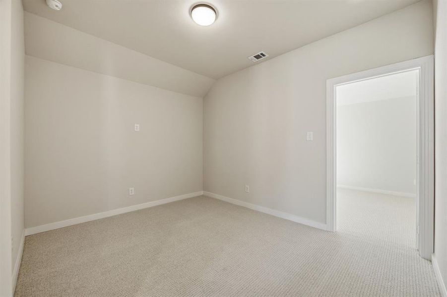 Spacious, unfurnished interior of a new home in Wildridge, Oak Point (Image 21).