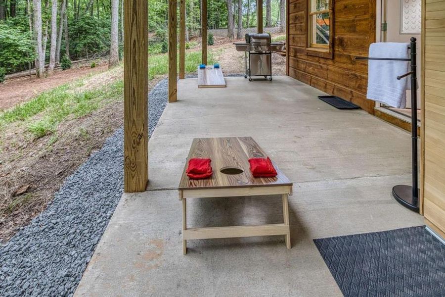Exterior details and patio area of a home in , Blue Ridge (Image 21).