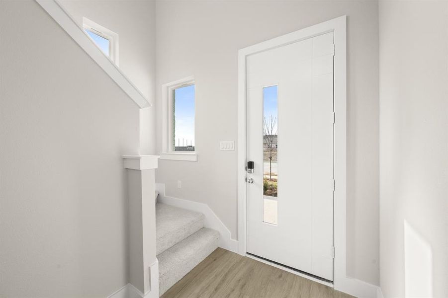 1408 Blackthorne- Entry-1