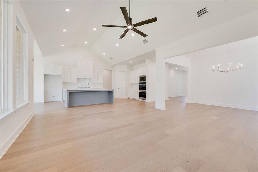 Spacious, unfurnished interior of a new home in Quail Hollow, Rockwall (Image 20).