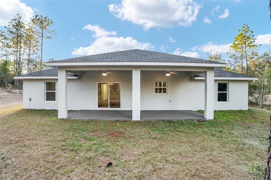 Exterior details and patio area of a home in , Dunnellon (Image 47).