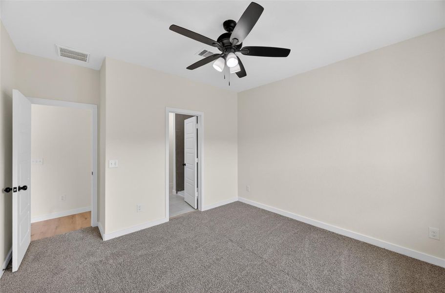 Spacious, unfurnished interior of a new home in Chapel Run, Montgomery (Image 24).