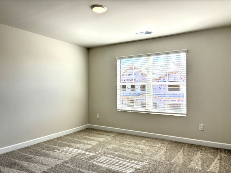 Spacious, unfurnished interior of a new home in Holly Ridge, Greenville (Image 16).