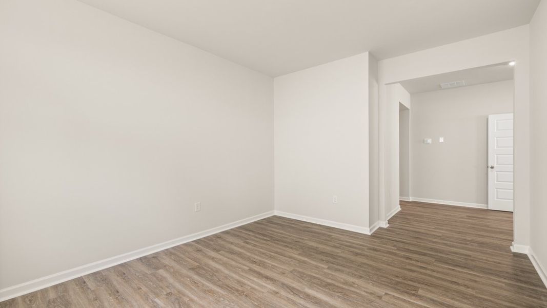 Spacious, unfurnished interior of a new home in Kingston Ranch at Lake Oconee, Buckhead (Image 18).