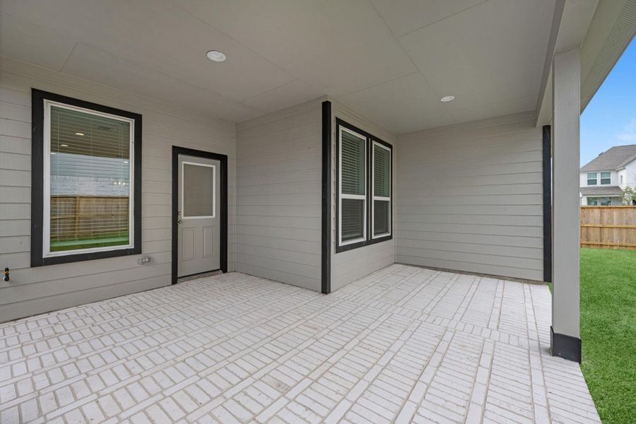 Exterior details and patio area of a home in Huntington Place, Rosharon (Image 2). Exterior details and patio area of a home in Huntington Place, Rosharon (Image 2).