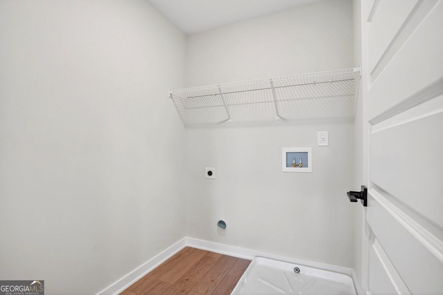 Spacious, unfurnished interior of a new home in The Fairways at Mirror Lake, Villa Rica (Image 33). Spacious, unfurnished interior of a new home in The Fairways at Mirror Lake, Villa Rica (Image 33).