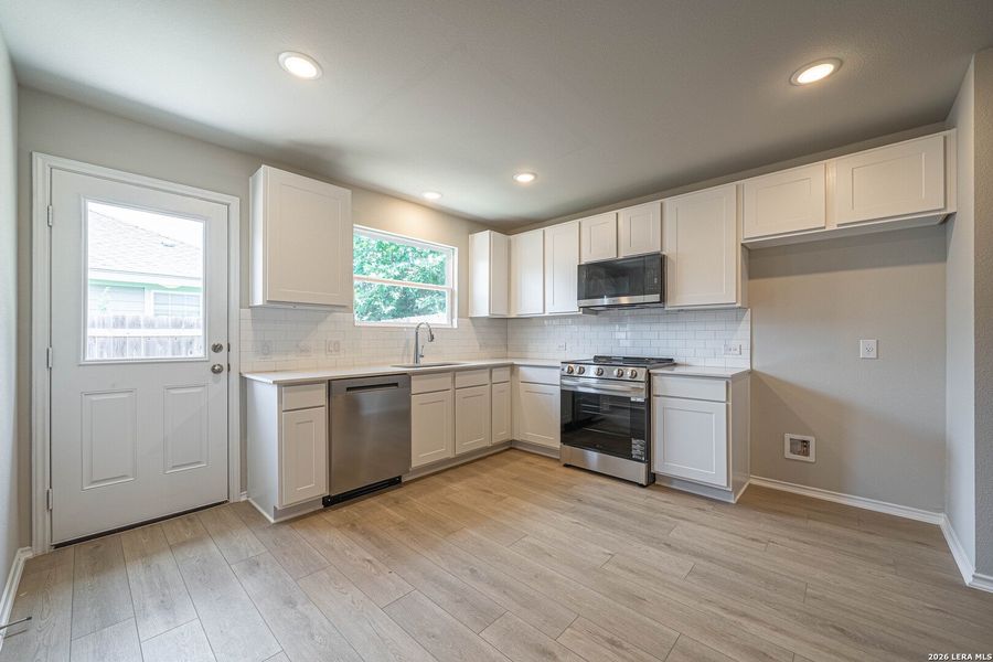 Furnished interior view inside a new home in , Seguin (Image 5).