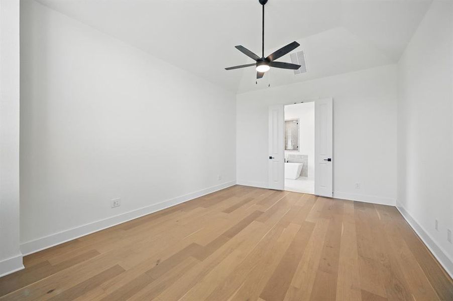 Spacious, unfurnished interior of a new home in Dove Hollow, Waxahachie (Image 18). Spacious, unfurnished interior of a new home in Dove Hollow, Waxahachie (Image 18).