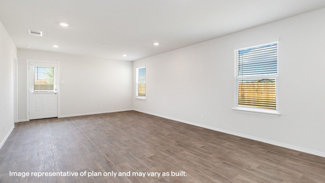 Representative unfurnished interior of a home built from the The Friedrich by D.R. Horton in Riverstone at Westpointe, San Antonio (Image 16).