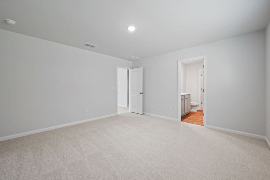 Spacious, unfurnished interior of a new home in Grand Arbor, Blythewood (Image 12).