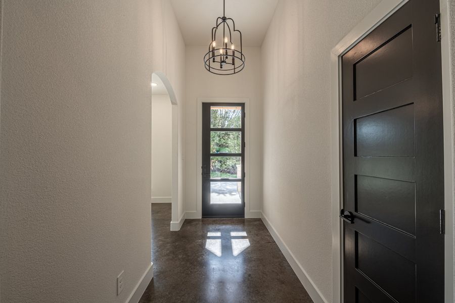 Spacious, unfurnished interior of a new home in Eagles Bluff, Weatherford (Image 20).