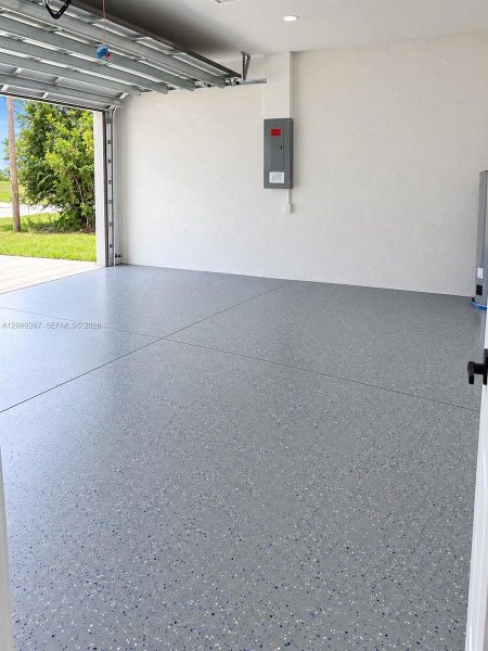 Spacious, unfurnished interior of a new home in , Lehigh Acres (Image 24).