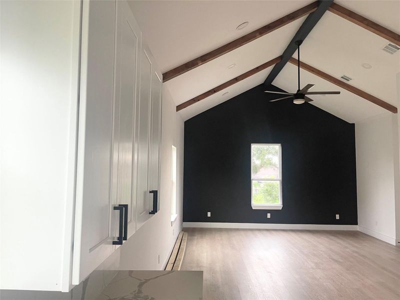 Spacious, unfurnished interior of a new home in , Houston (Image 10).