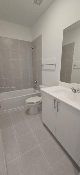 FIRST FLOOR FULL BATH