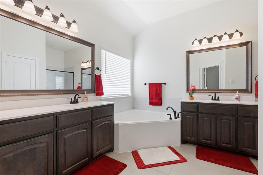 Furnished interior view inside a new home in Oak Hills, Burleson (Image 17).