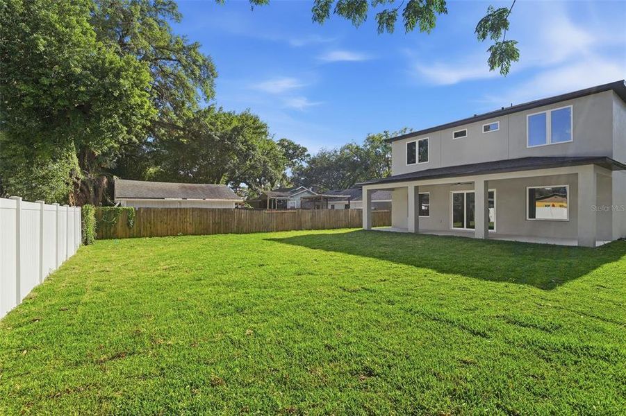 Exterior details and patio area of a home in , Orlando (Image 31).