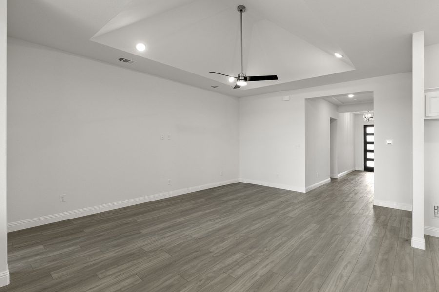 Spacious, unfurnished interior of a new home in Creekview Meadows, Pilot Point (Image 22).
