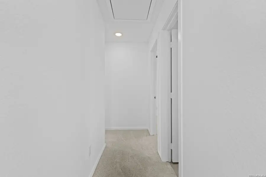 Spacious, unfurnished interior of a new home in Higdon Crossing, San Antonio (Image 15). Spacious, unfurnished interior of a new home in Higdon Crossing, San Antonio (Image 15).