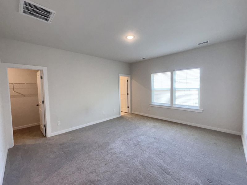 Spacious, unfurnished interior of a new home in , Hanahan (Image 12).