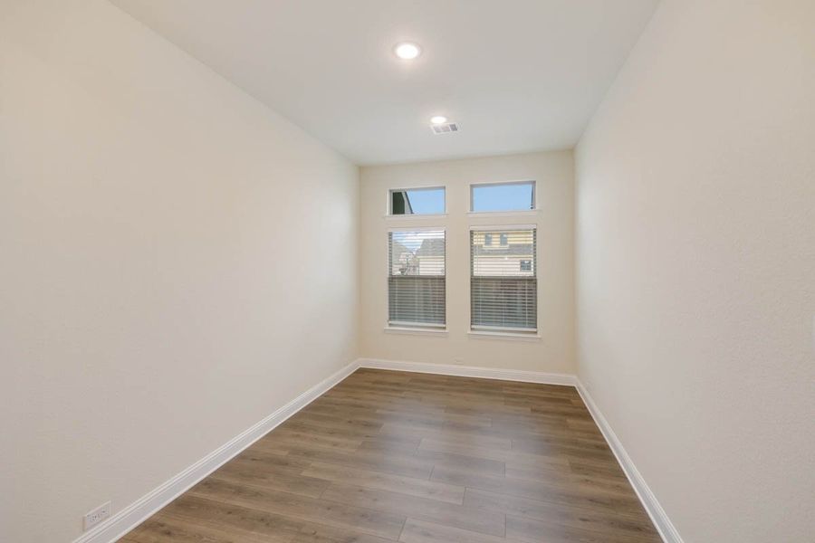 Spacious, unfurnished interior of a new home in Las Lomas, Forney (Image 27).