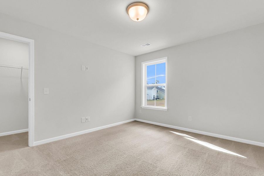 Spacious, unfurnished interior of a new home in Wildcat Chase, Summerville (Image 13).