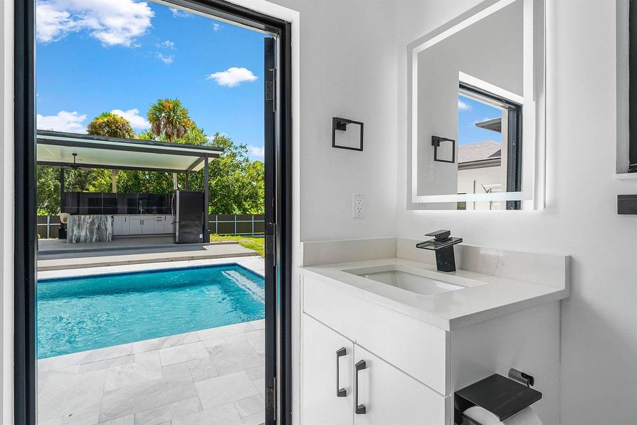 Cabana Bathroom/Second Bathroom
