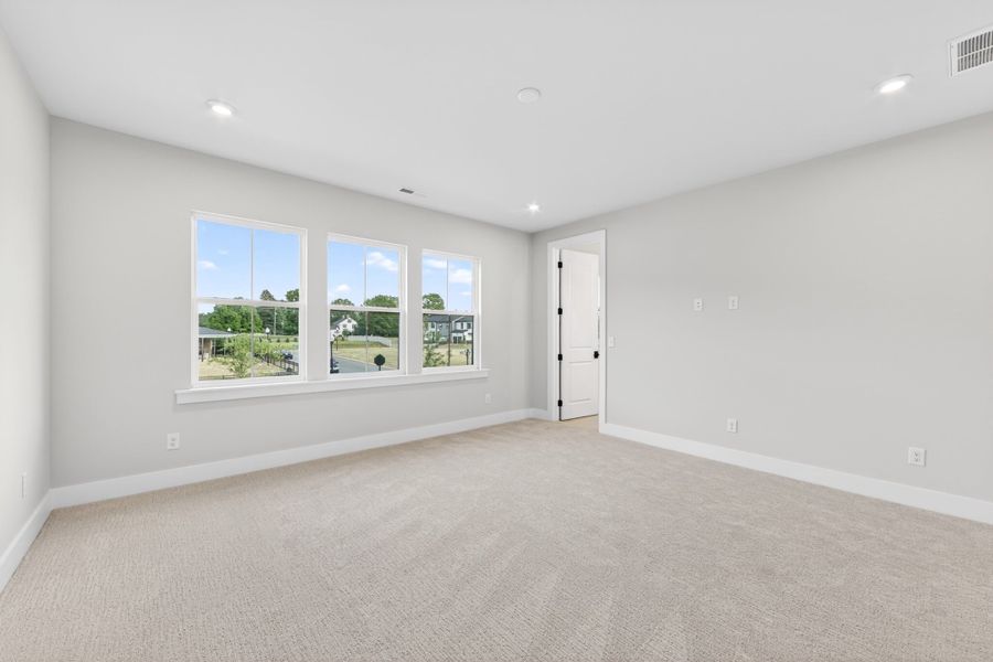 Spacious, unfurnished interior of a new home in Seven Oaks, Belmont (Image 35).