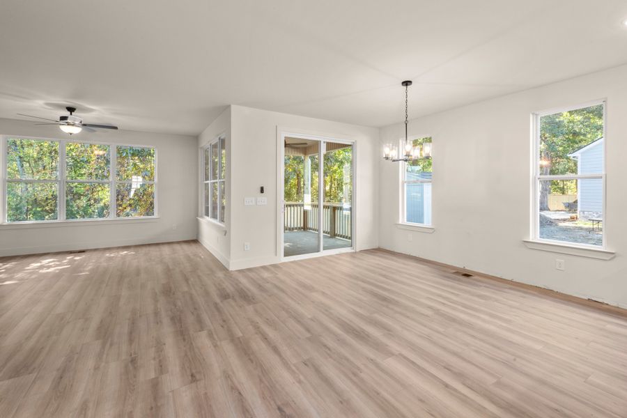 Spacious, unfurnished interior of a new home in Cambria, White House (Image 9).